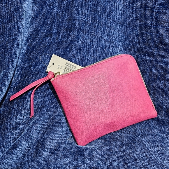 NEW Saks 5th Bubblegum Pink Corner Zip Around Pouch Case - Picture 1 of 5